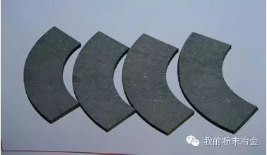 粉末冶金摩擦材料是由什么組成的？
